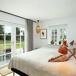 Vakantiehuis Enchanting Thatched In Dunes *