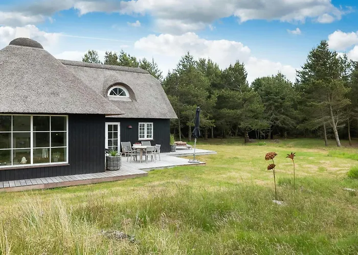 Сasa de vacaciones Enchanting Thatched In Dunes